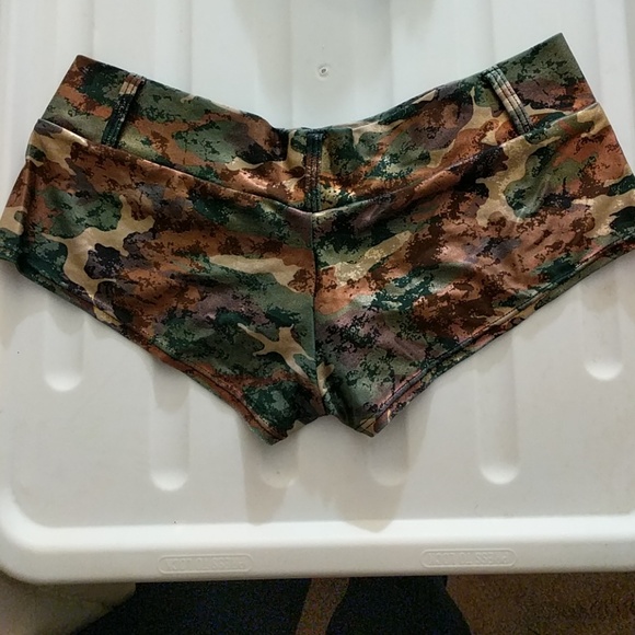 Shiny Camo Bikini - Picture 5 of 5